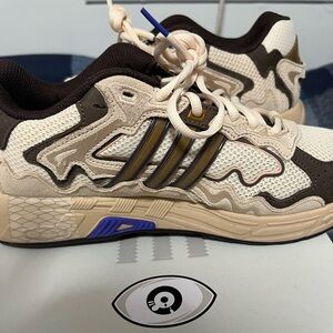 Adidas BAD BUNNY RESPONSE CL EXCLUSIVE IS GREAT CONDITION SHIPS FAST!